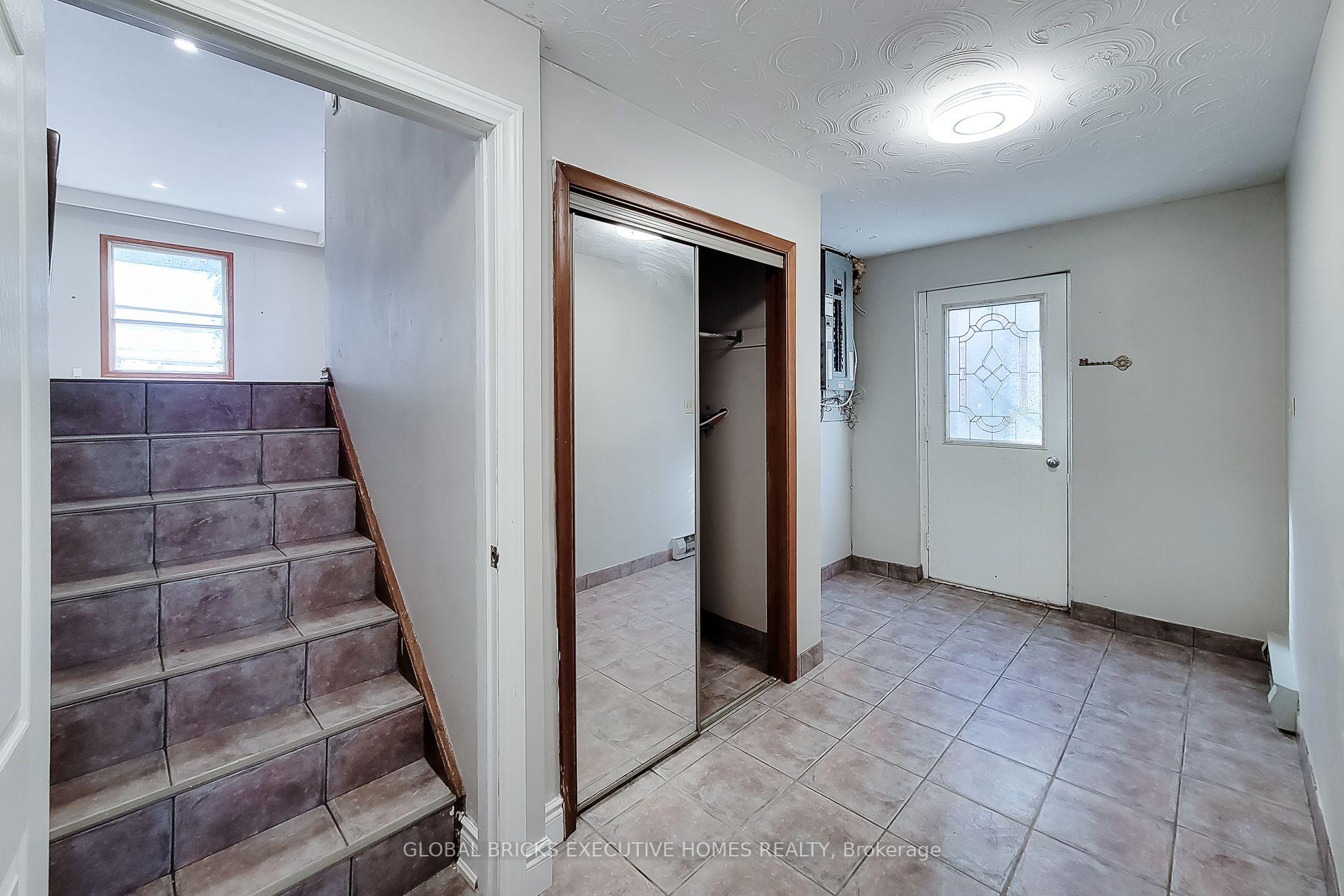 Photo 37 of 833 North Service Road, Hamilton, Lakeshore — HOMEH