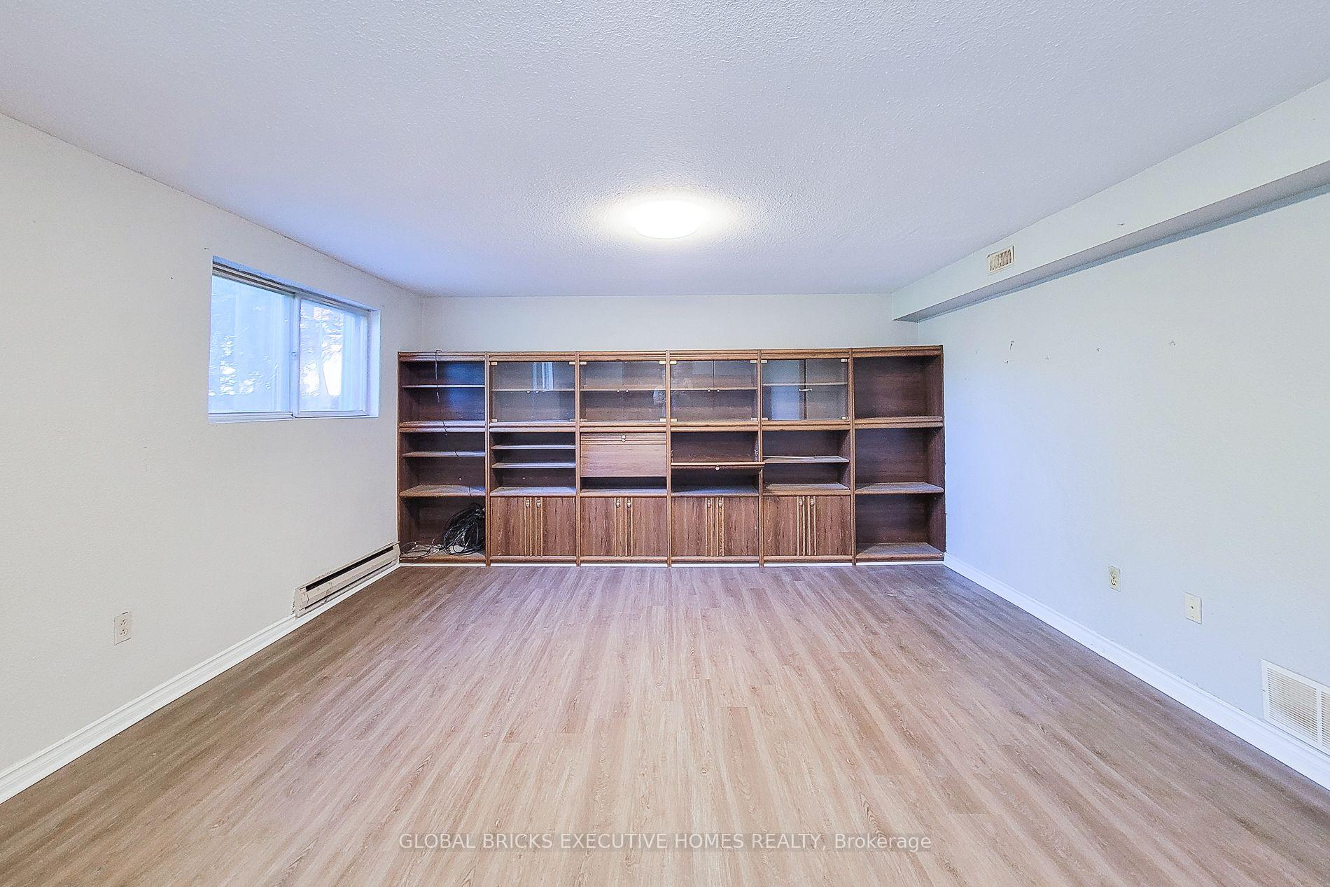 Photo 41 of 833 North Service Road, Hamilton, Lakeshore — HOMEH