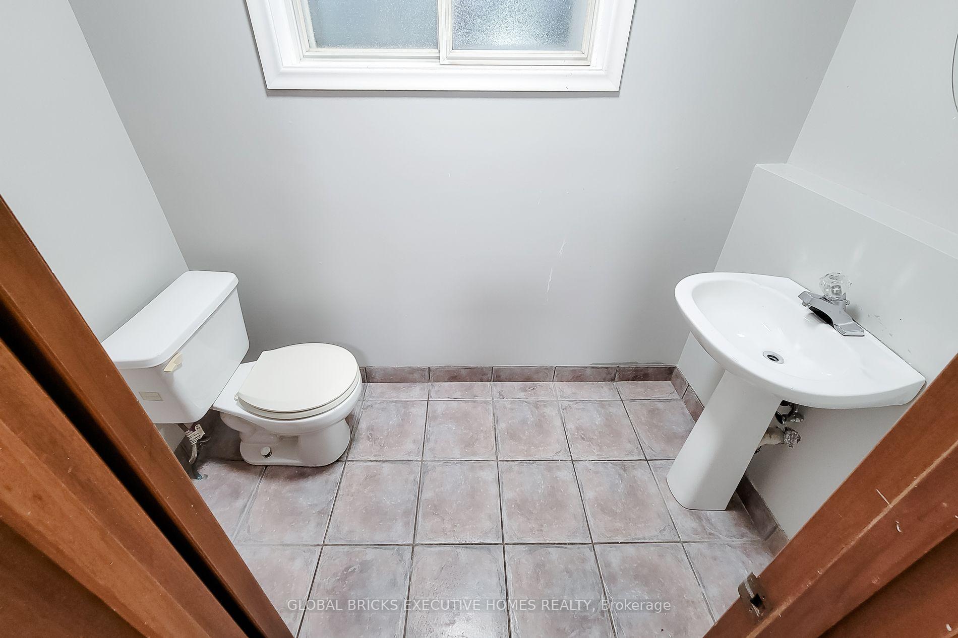 Photo 43 of 833 North Service Road, Hamilton, Lakeshore — HOMEH