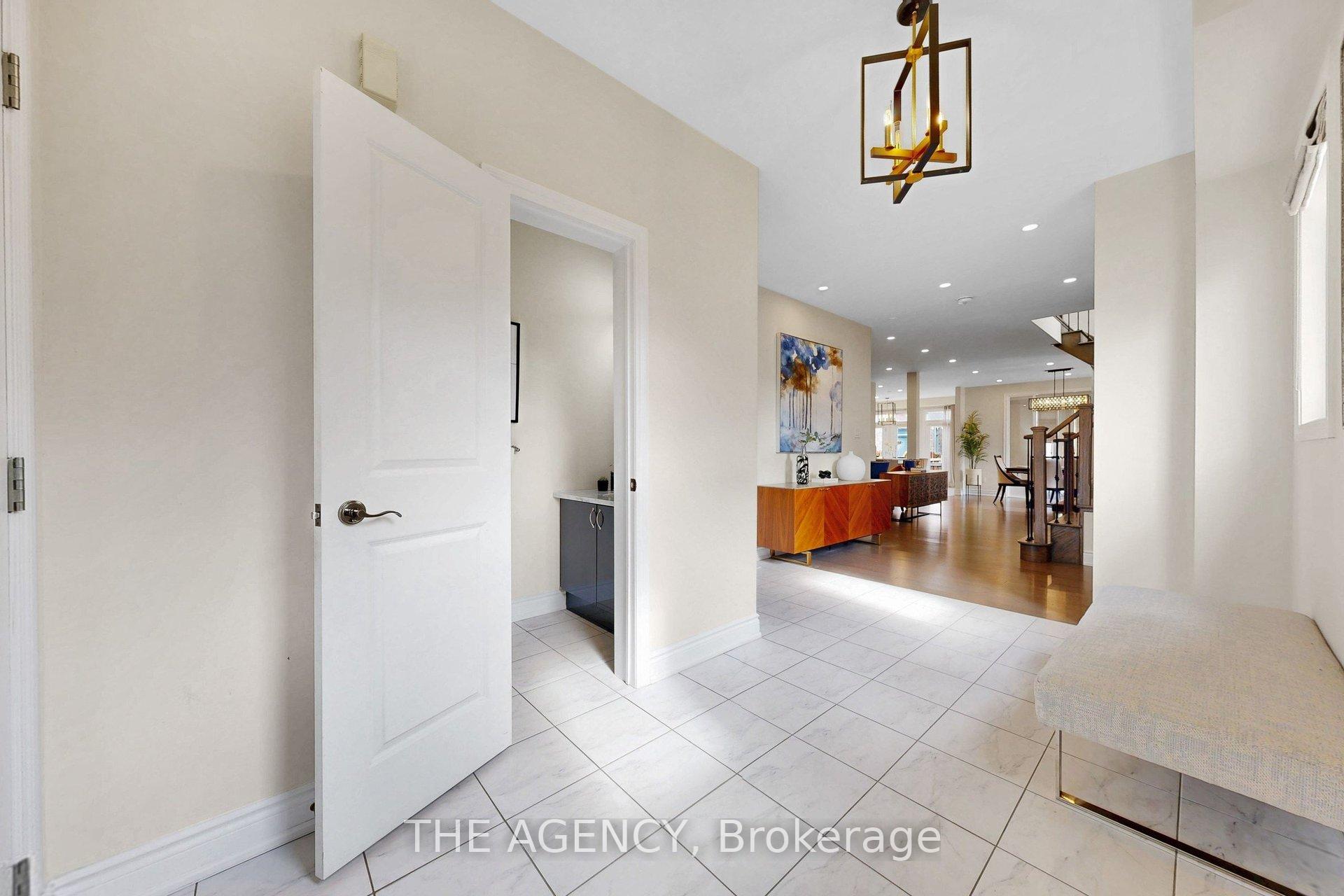Photo 3 of 53 Elysian Fields Circle, Brampton, Bram West — HOMEH