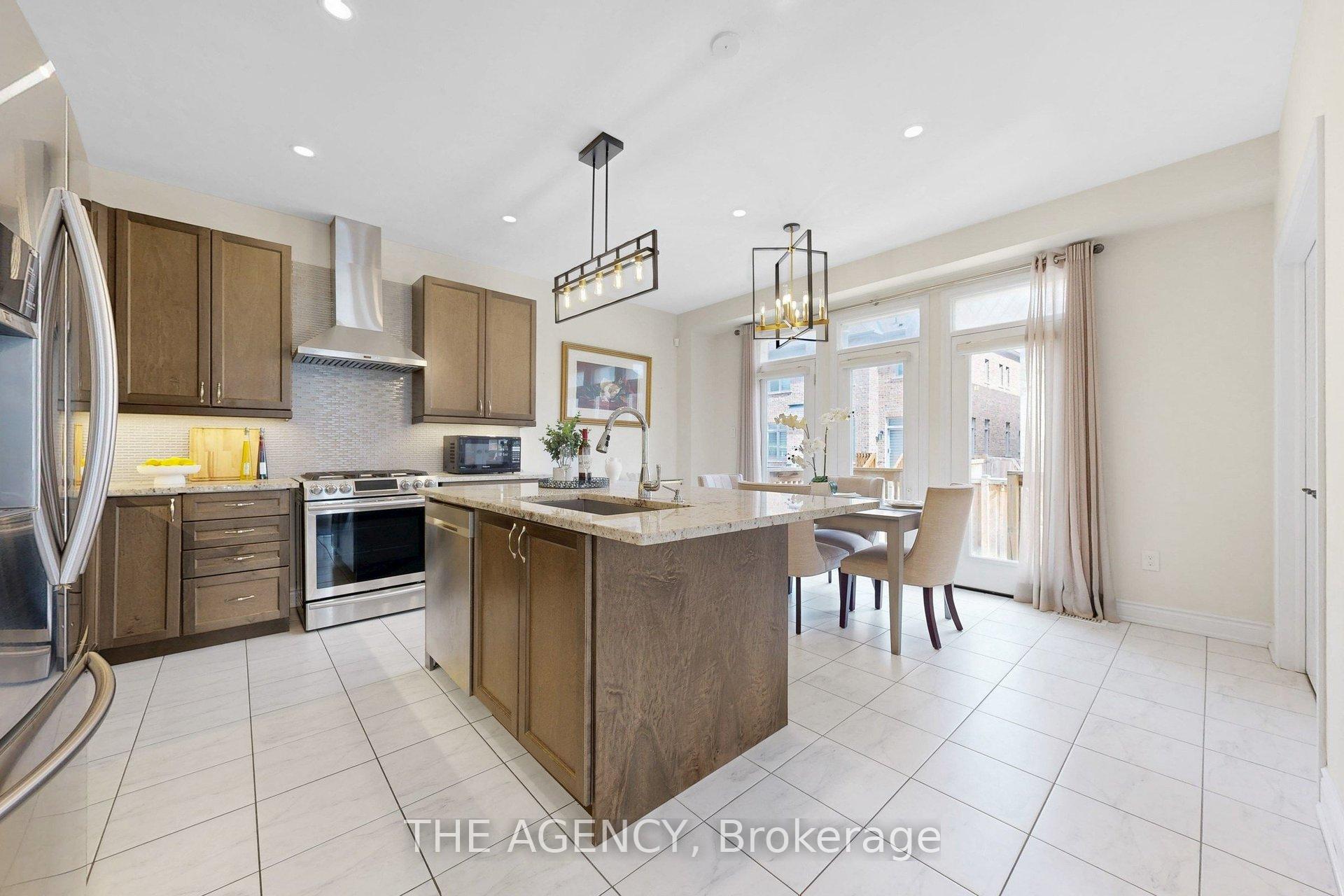 Photo 10 of 53 Elysian Fields Circle, Brampton, Bram West — HOMEH