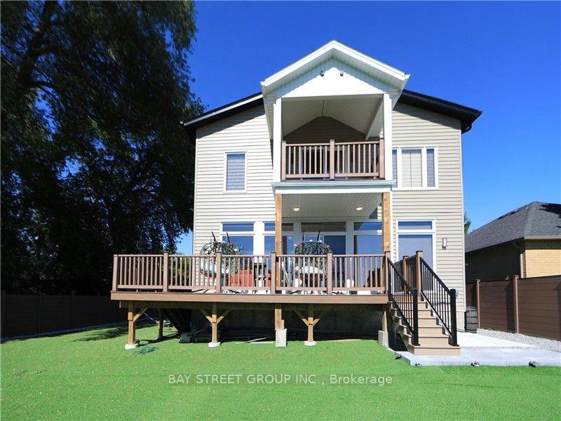 Photo of 526 Lake Dr S