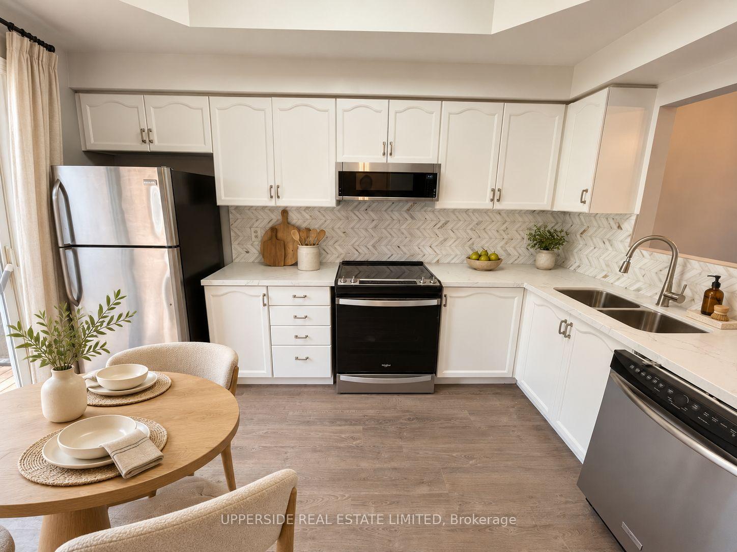 Photo 4 of Unit 10, 23 Observatory Lane, Richmond Hill, Observatory — HOMEH
