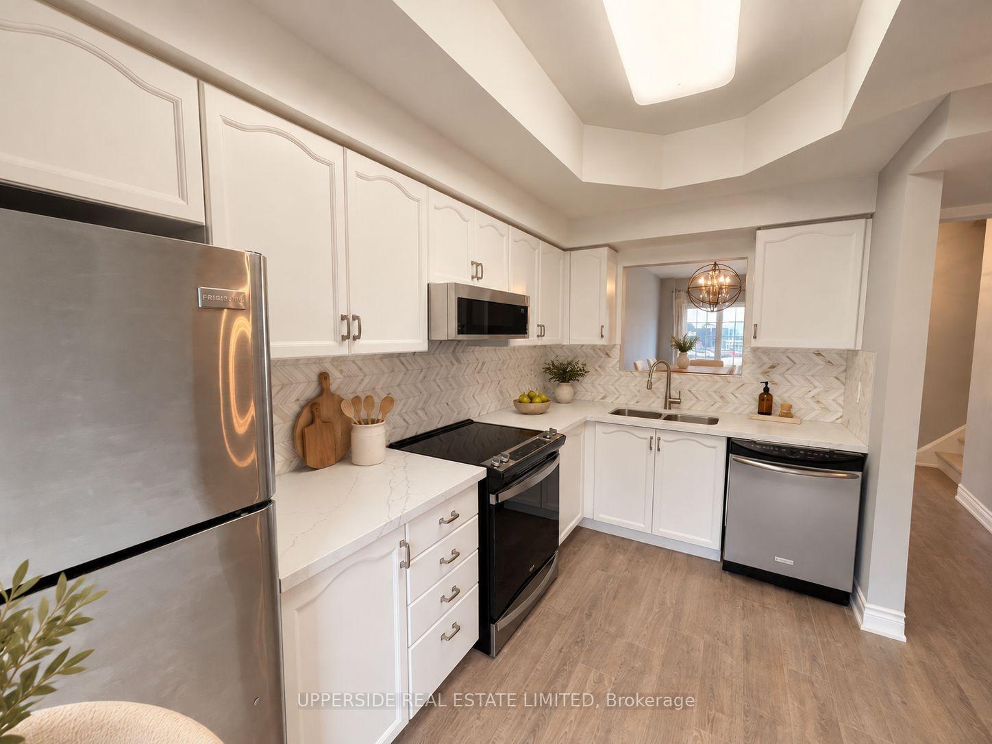 Photo 6 of Unit 10, 23 Observatory Lane, Richmond Hill, Observatory — HOMEH