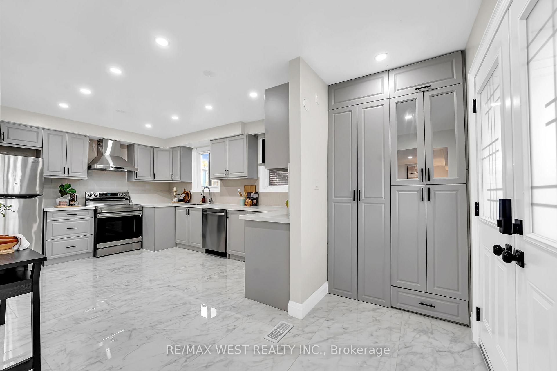 Photo 10 of 67 Burncrest Drive, Toronto, Bedford Park-Nortown — HOMEH