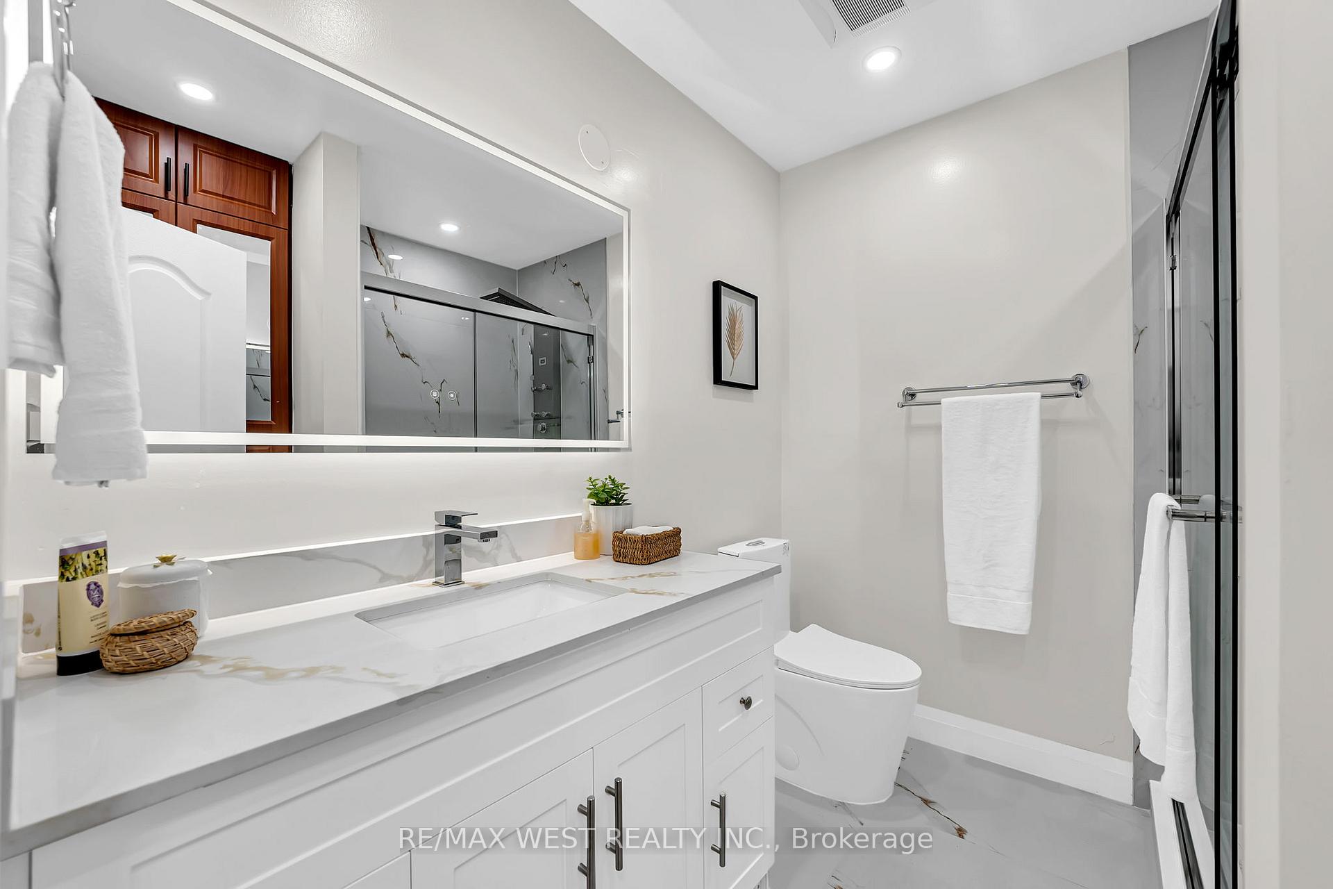 Photo 12 of 67 Burncrest Drive, Toronto, Bedford Park-Nortown — HOMEH
