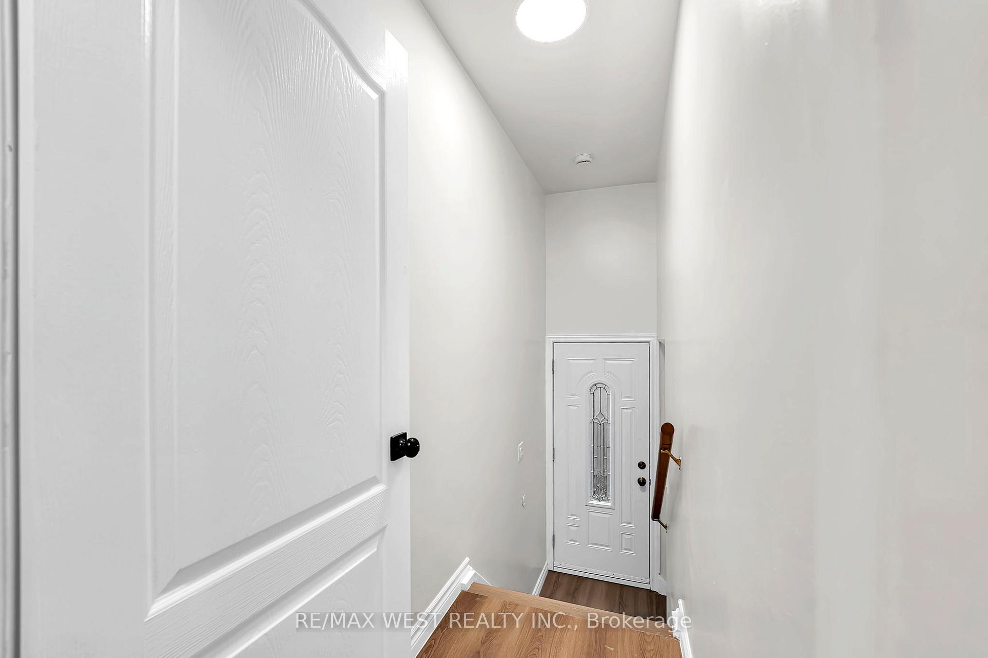 Photo 20 of 67 Burncrest Drive, Toronto, Bedford Park-Nortown — HOMEH