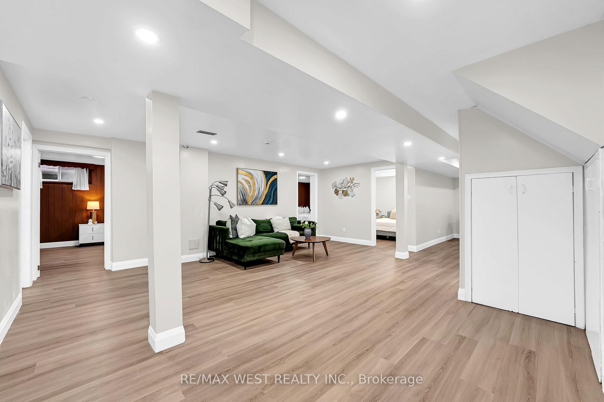 Photo 21 of 67 Burncrest Drive, Toronto, Bedford Park-Nortown — HOMEH