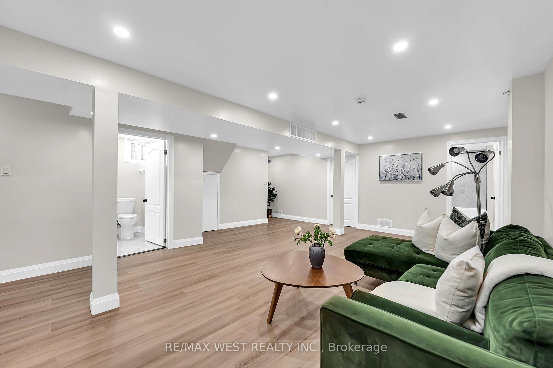 Photo 22 of 67 Burncrest Drive, Toronto, Bedford Park-Nortown — HOMEH