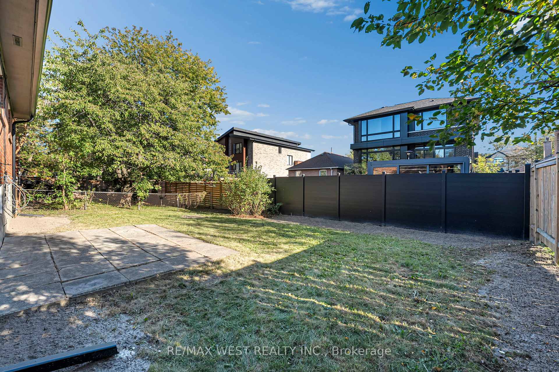 Photo 30 of 67 Burncrest Drive, Toronto, Bedford Park-Nortown — HOMEH