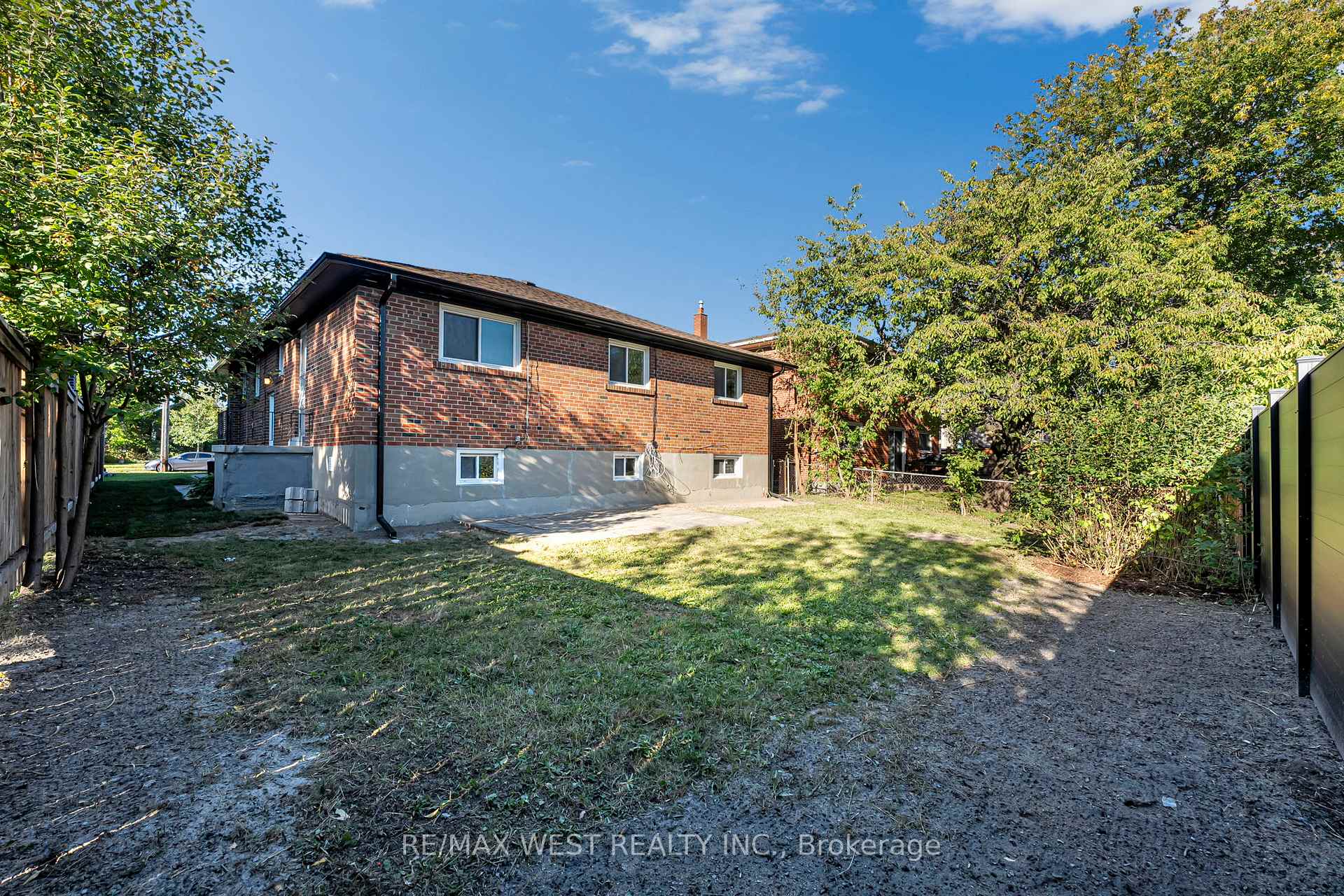 Photo 31 of 67 Burncrest Drive, Toronto, Bedford Park-Nortown — HOMEH