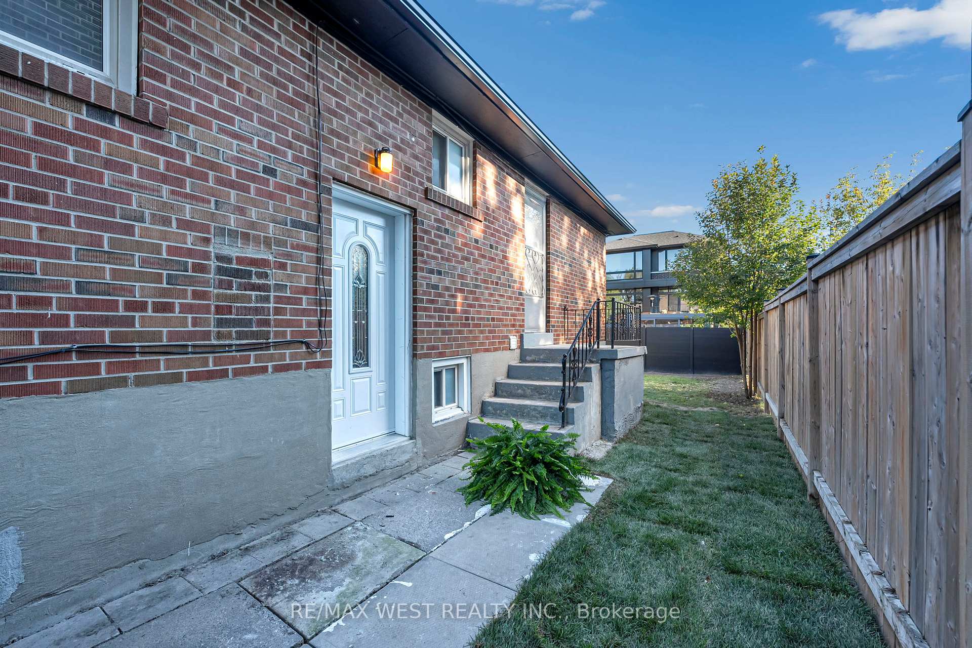 Photo 35 of 67 Burncrest Drive, Toronto, Bedford Park-Nortown — HOMEH