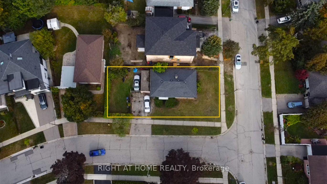 Photo 6 of 19 Upminster Crescent, Etobicoke, Eringate-Centennial-West Deane — HOMEH