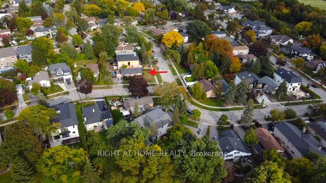 Photo 7 of 19 Upminster Crescent, Etobicoke, Eringate-Centennial-West Deane — HOMEH