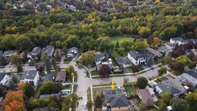 Photo 8 of 19 Upminster Crescent, Etobicoke, Eringate-Centennial-West Deane — HOMEH