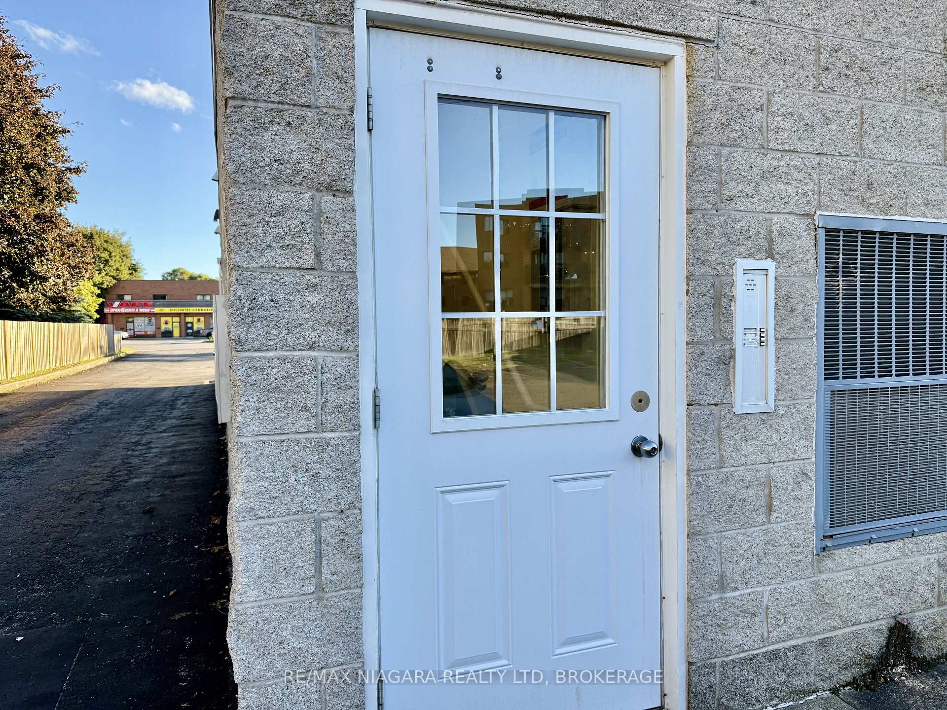 Photo 6 of Unit 202, 6837 Thorold Stone Road, Niagara Falls, Stamford — HOMEH