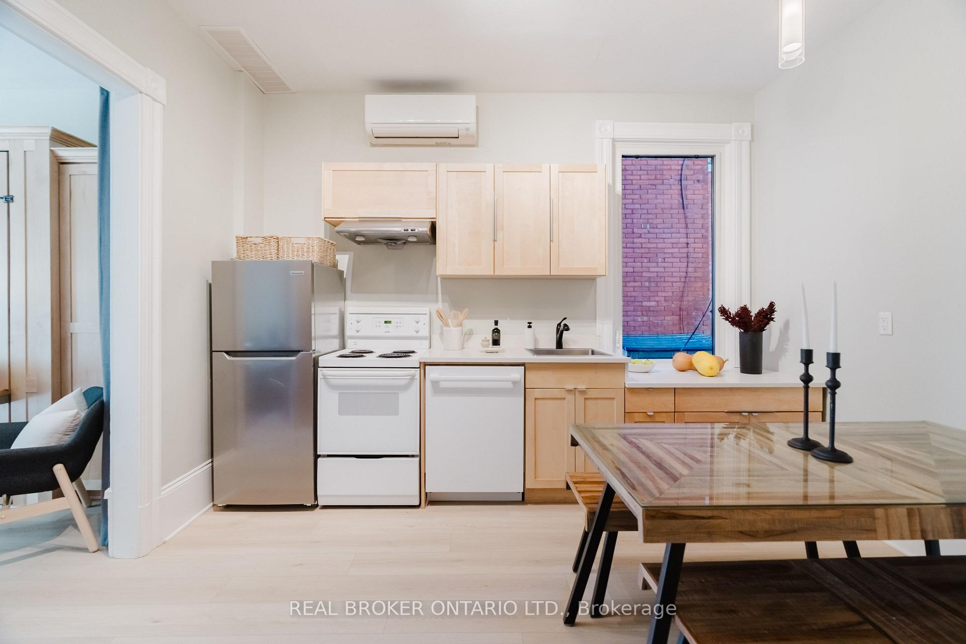 Photo 3 of 33 Argyle Avenue, Ottawa, Ottawa Centre/Golden Triangle — HOMEH