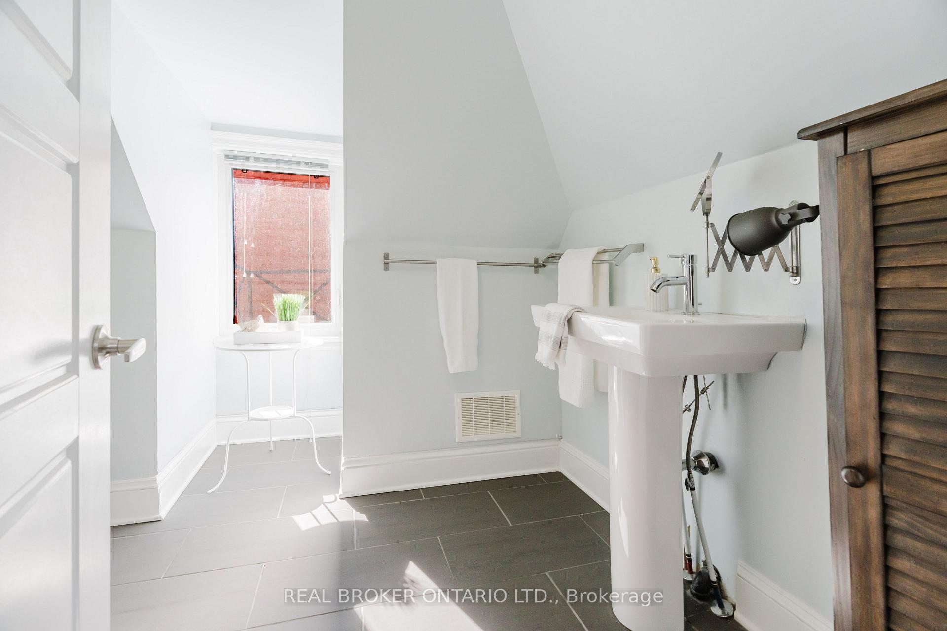Photo 30 of 33 Argyle Avenue, Ottawa, Ottawa Centre/Golden Triangle — HOMEH