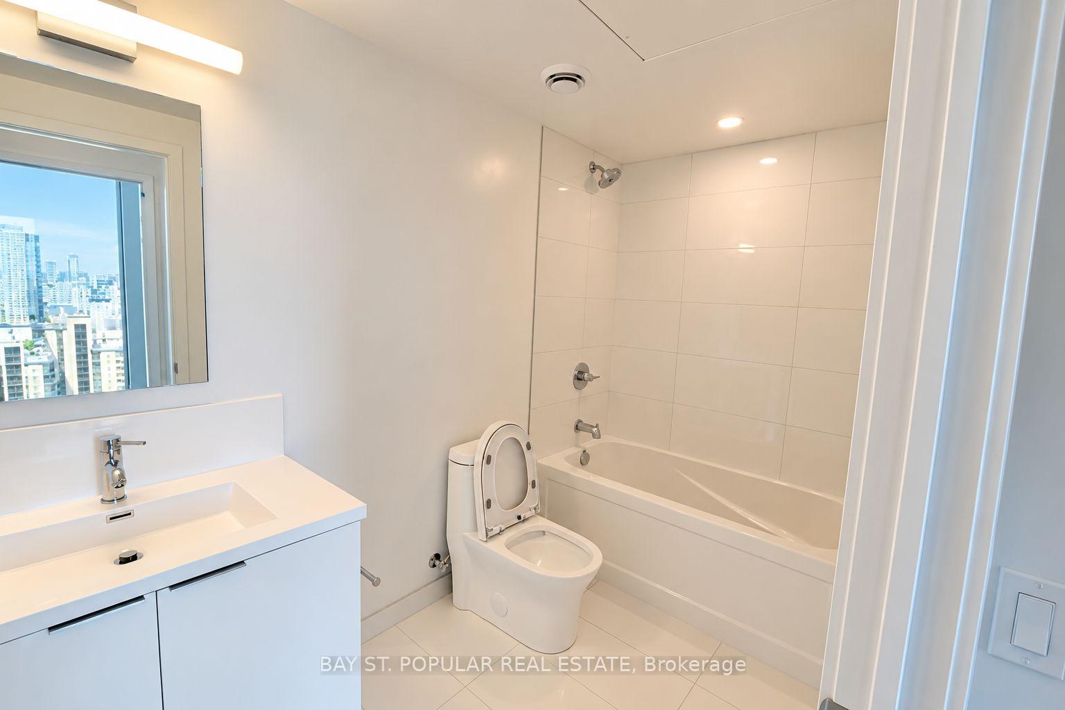Photo 4 of Unit 2101, 238 Simcoe Street, Toronto, Kensington-Chinatown — HOMEH