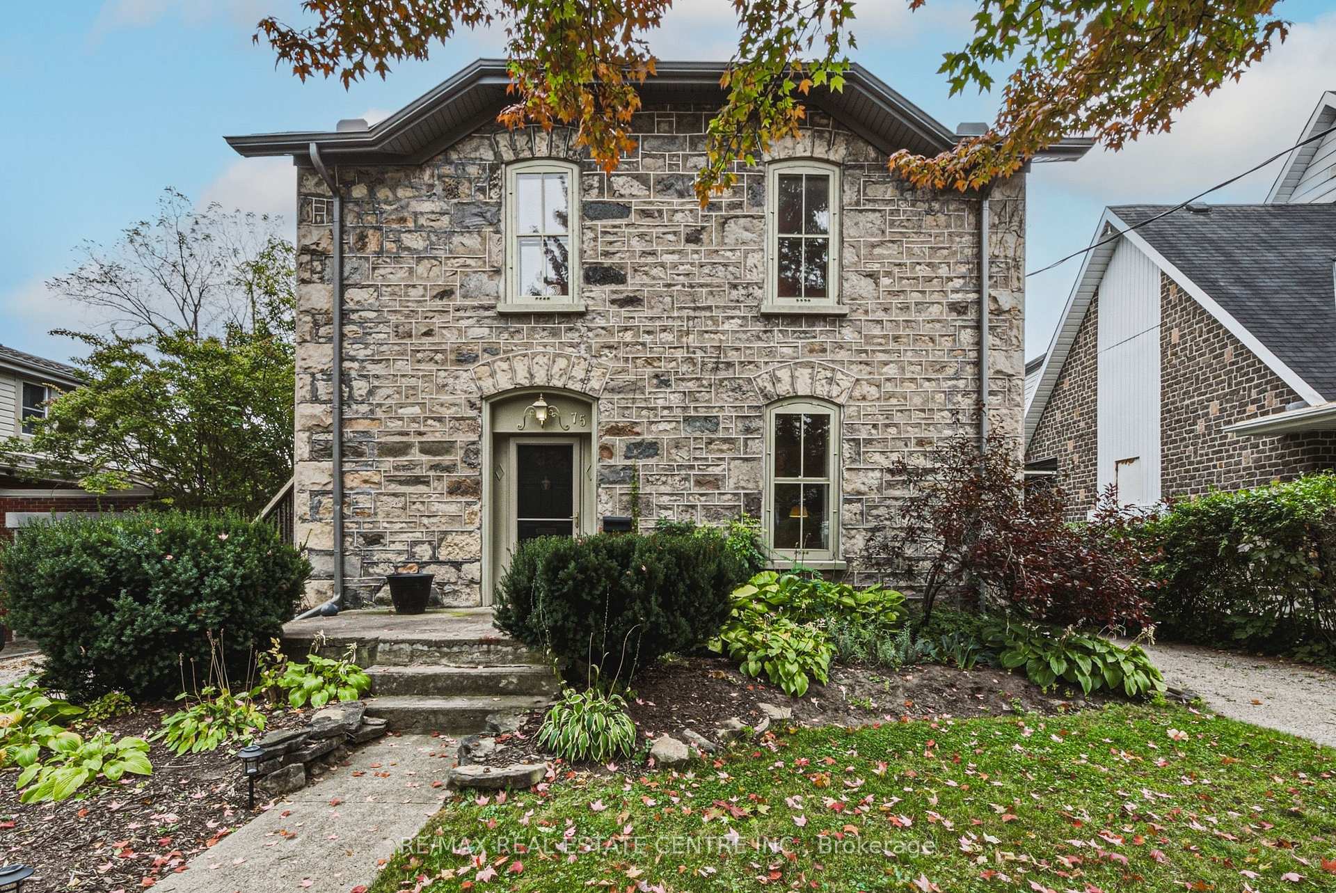 Photo 3 of 75 Pollock Avenue, Cambridge, East Galt — HOMEH
