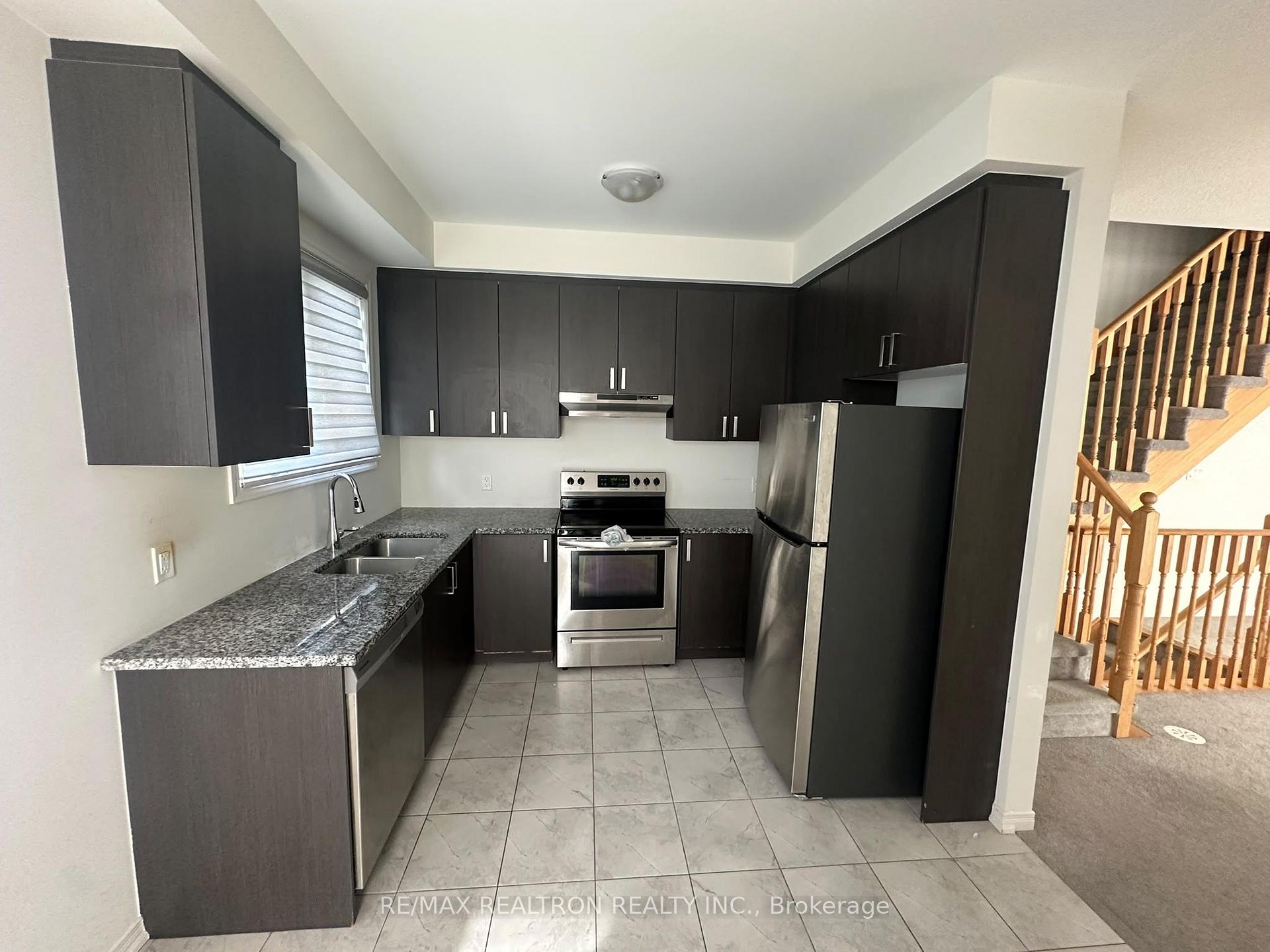 Photo 3 of 1460 Grand Prairie Path, Oshawa, Taunton — HOMEH