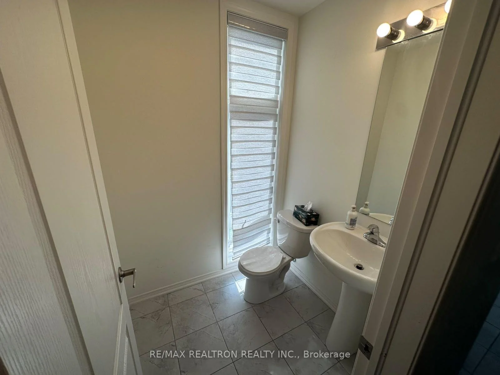 Photo 9 of 1460 Grand Prairie Path, Oshawa, Taunton — HOMEH