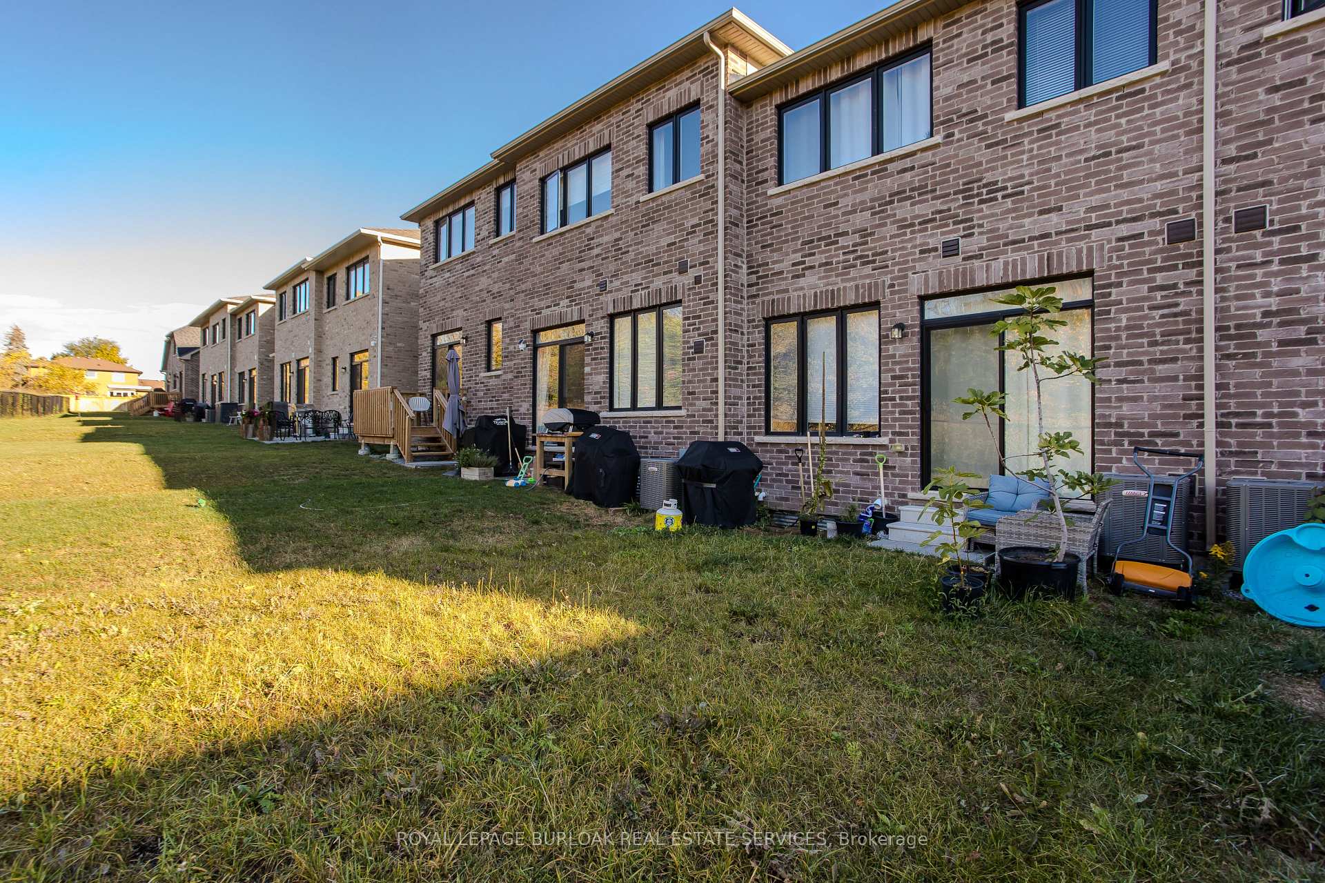 Photo 4 of 1358 Almonte Drive, Burlington, Tyandaga — HOMEH