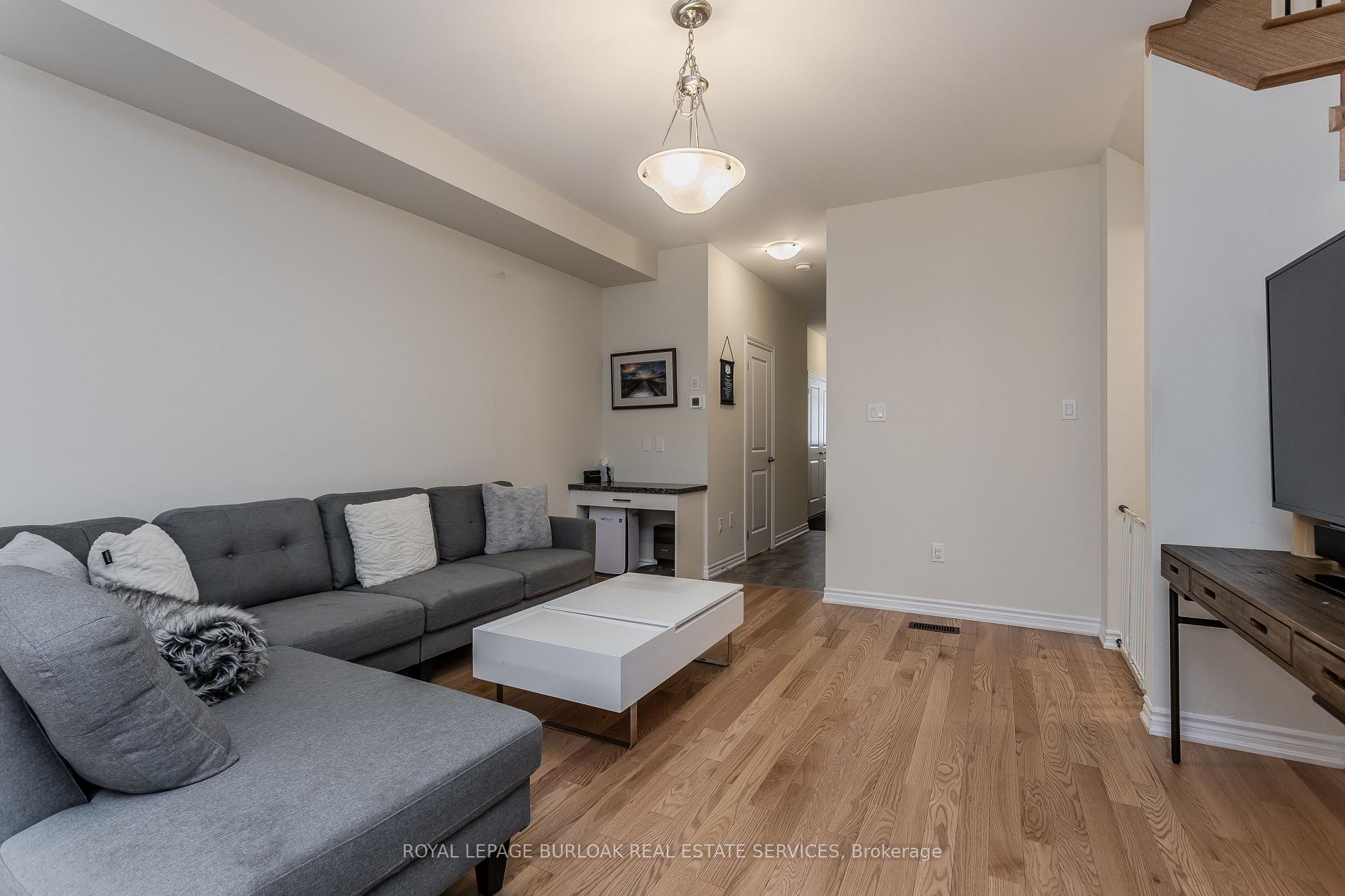Photo 10 of 1358 Almonte Drive, Burlington, Tyandaga — HOMEH
