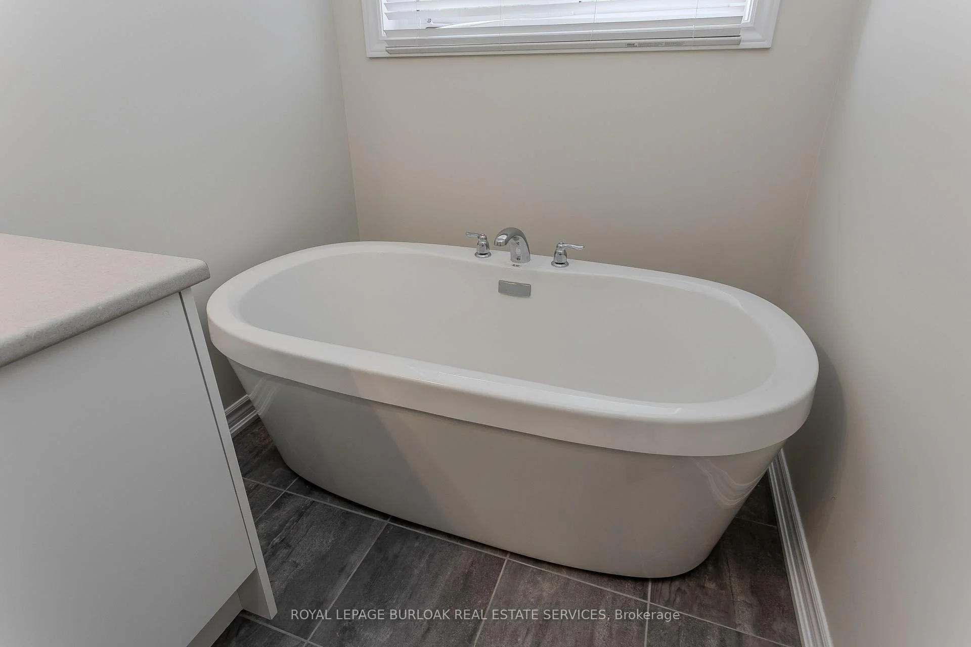 Photo 27 of 1358 Almonte Drive, Burlington, Tyandaga — HOMEH