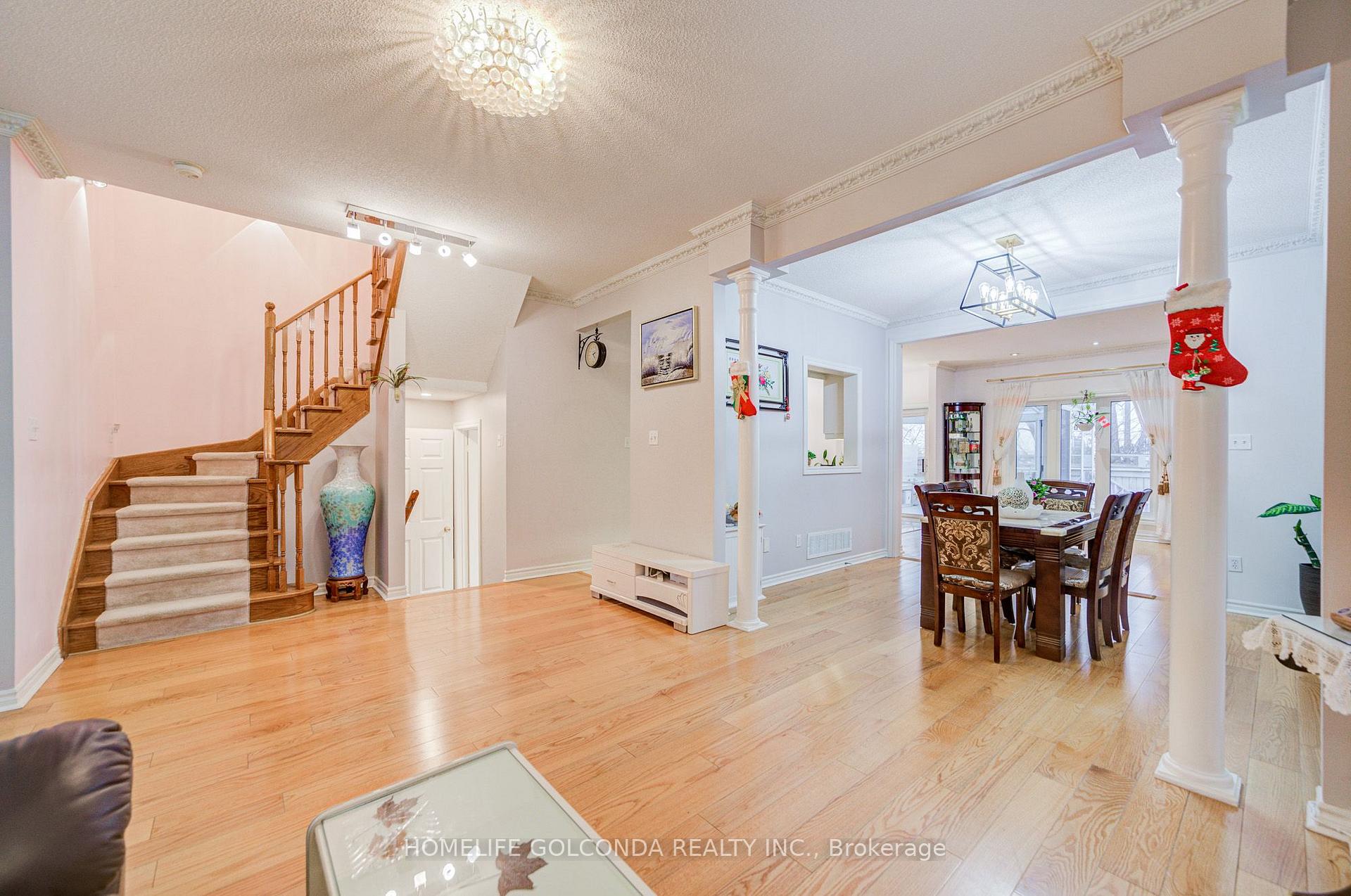Photo 4 of 25 Eastpine Drive, Markham, Milliken Mills West — HOMEH