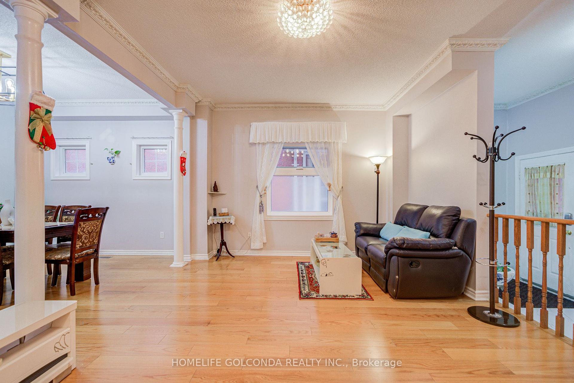 Photo 5 of 25 Eastpine Drive, Markham, Milliken Mills West — HOMEH
