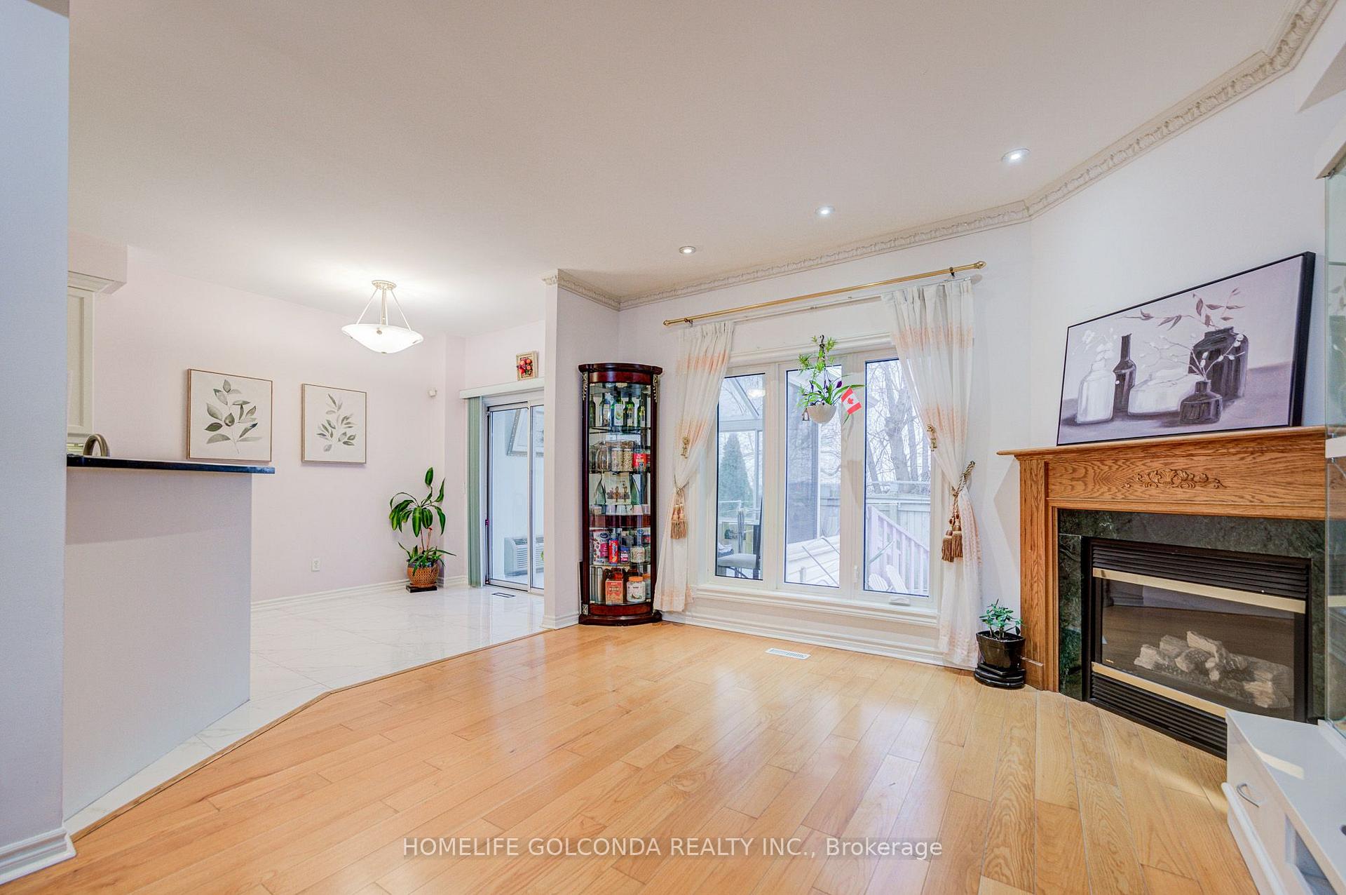 Photo 7 of 25 Eastpine Drive, Markham, Milliken Mills West — HOMEH