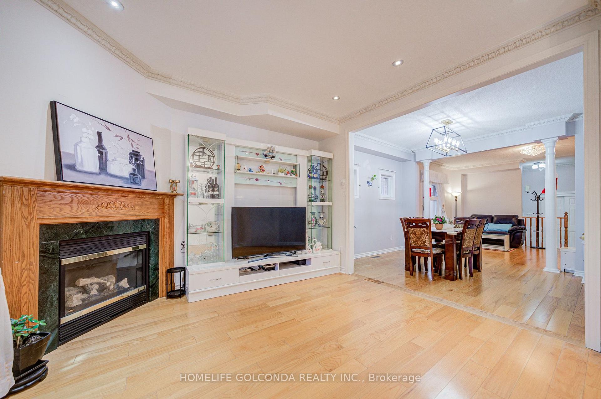 Photo 9 of 25 Eastpine Drive, Markham, Milliken Mills West — HOMEH