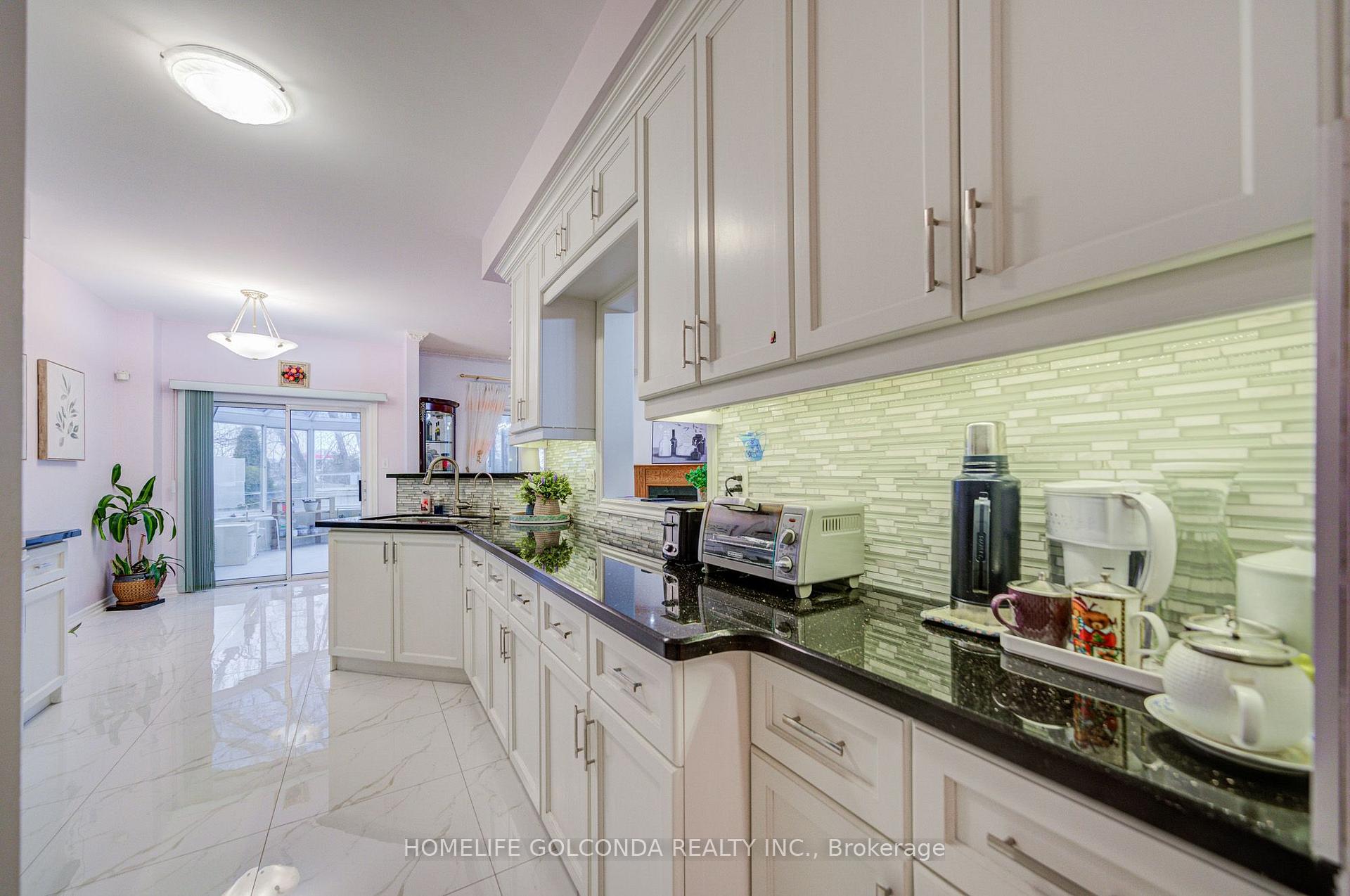 Photo 12 of 25 Eastpine Drive, Markham, Milliken Mills West — HOMEH