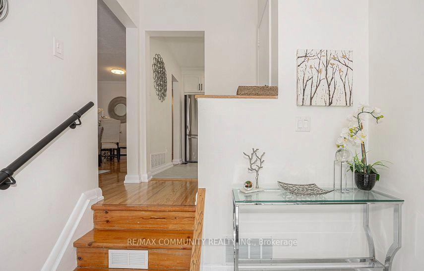 Photo 2 of 44 Falaise Road, Scarborough, West Hill — HOMEH
