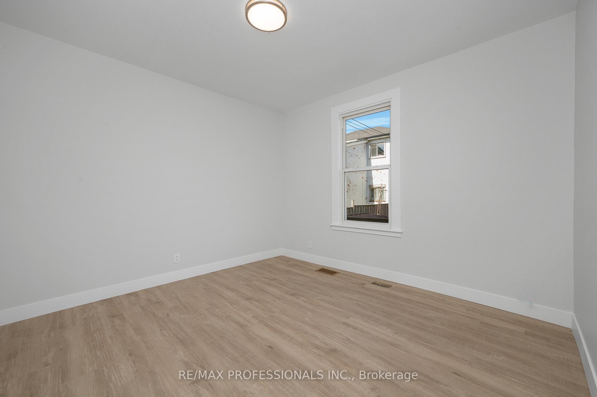 Photo 11 of Unit #1, 388 Wilson Street, Hamilton, Landsdale — HOMEH