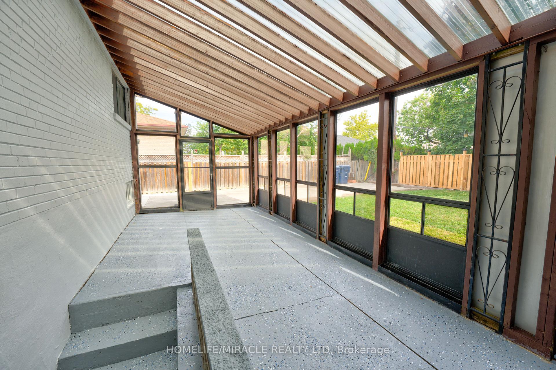 Photo 2 of 85 Silverstone Drive, Etobicoke, Mount Olive-Silverstone-Jamestown — HOMEH