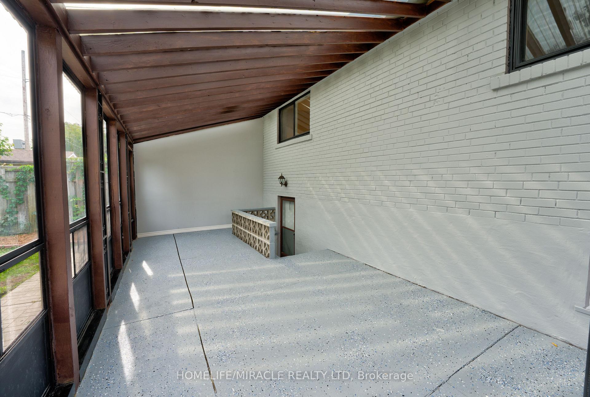 Photo 3 of 85 Silverstone Drive, Etobicoke, Mount Olive-Silverstone-Jamestown — HOMEH
