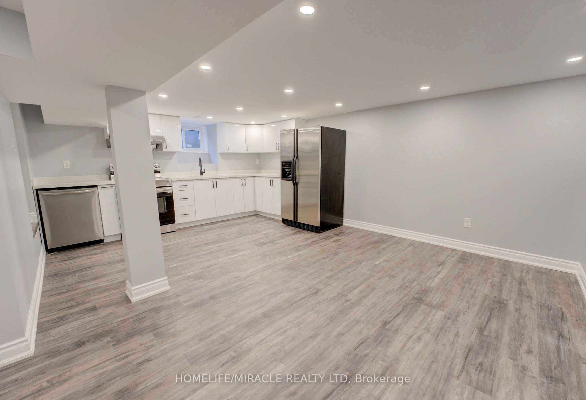 Photo 13 of 85 Silverstone Drive, Etobicoke, Mount Olive-Silverstone-Jamestown — HOMEH