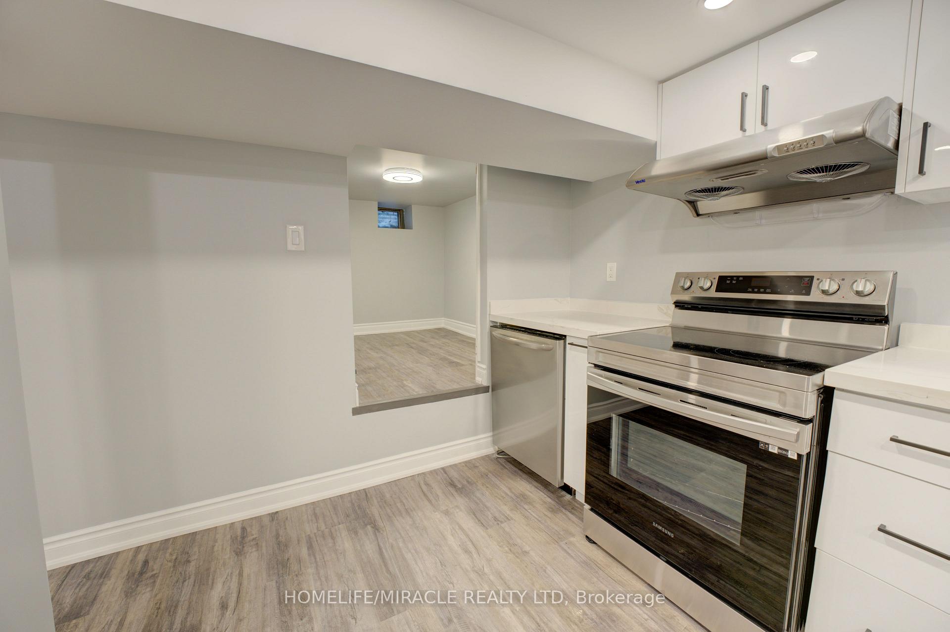 Photo 16 of 85 Silverstone Drive, Etobicoke, Mount Olive-Silverstone-Jamestown — HOMEH