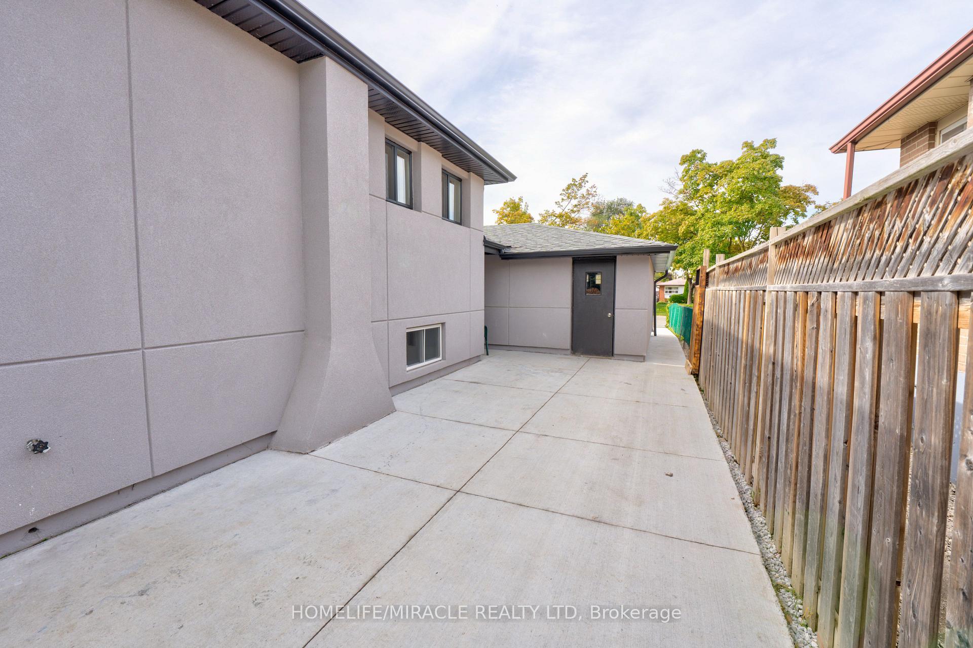 Photo 19 of 85 Silverstone Drive, Etobicoke, Mount Olive-Silverstone-Jamestown — HOMEH
