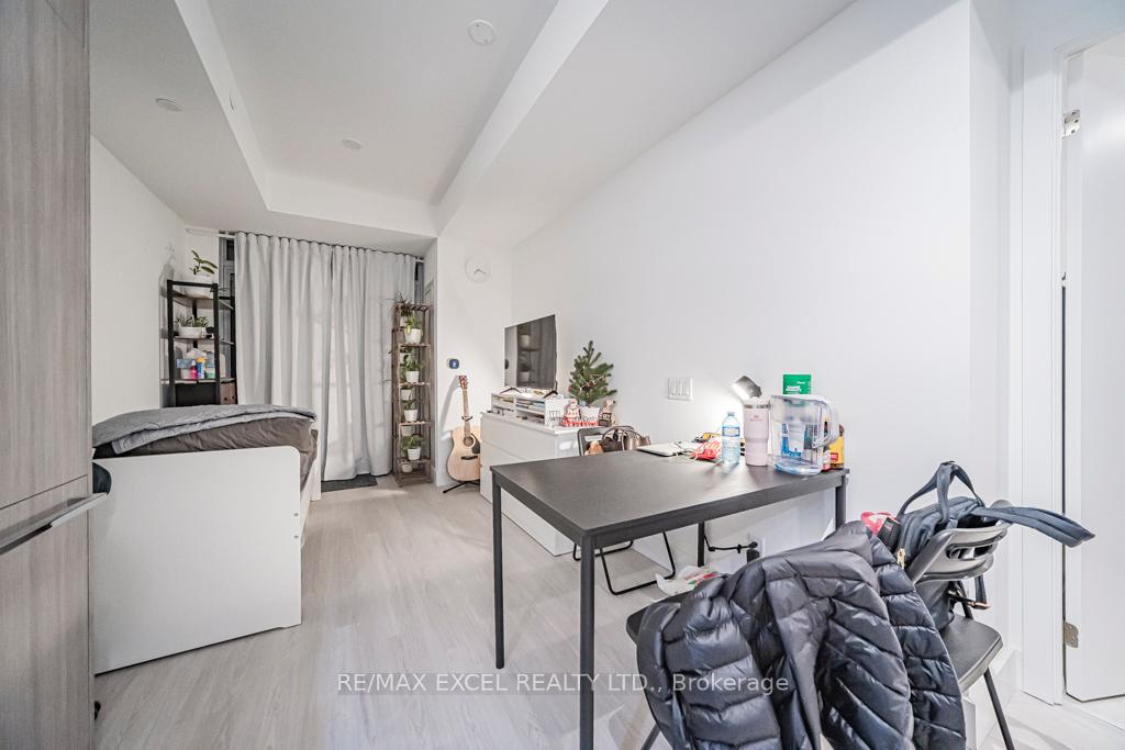 Photo 3 of Unit 302, 625 Sheppard Avenue E, North York, Bayview Village — HOMEH