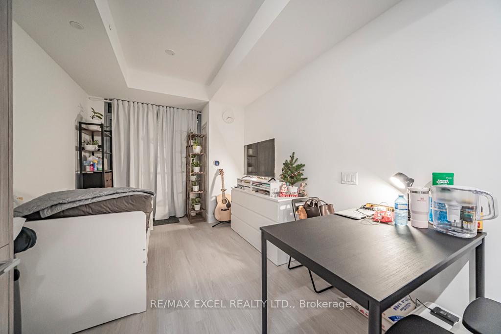 Photo 4 of Unit 302, 625 Sheppard Avenue E, North York, Bayview Village — HOMEH