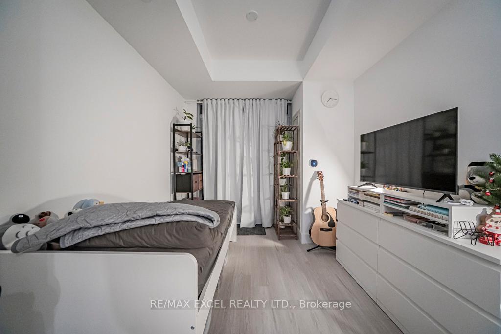 Photo 6 of Unit 302, 625 Sheppard Avenue E, North York, Bayview Village — HOMEH