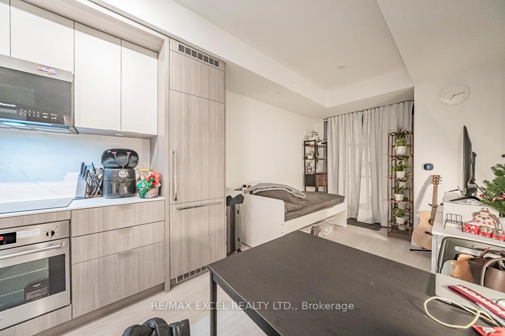 Photo 8 of Unit 302, 625 Sheppard Avenue E, North York, Bayview Village — HOMEH