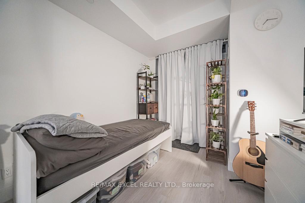 Photo 9 of Unit 302, 625 Sheppard Avenue E, North York, Bayview Village — HOMEH