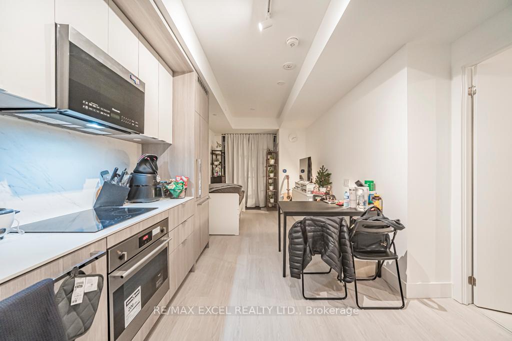 Photo 11 of Unit 302, 625 Sheppard Avenue E, North York, Bayview Village — HOMEH