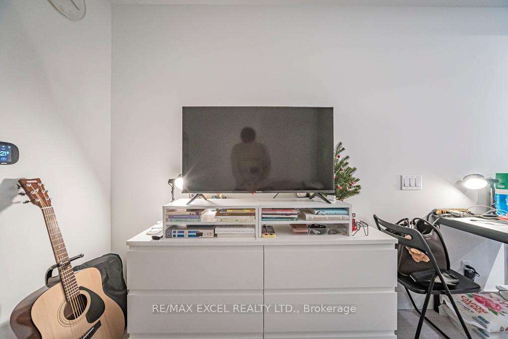 Photo 12 of Unit 302, 625 Sheppard Avenue E, North York, Bayview Village — HOMEH