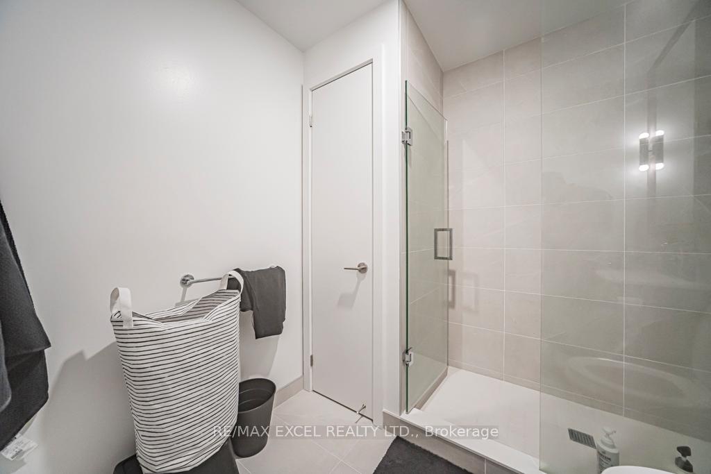 Photo 16 of Unit 302, 625 Sheppard Avenue E, North York, Bayview Village — HOMEH