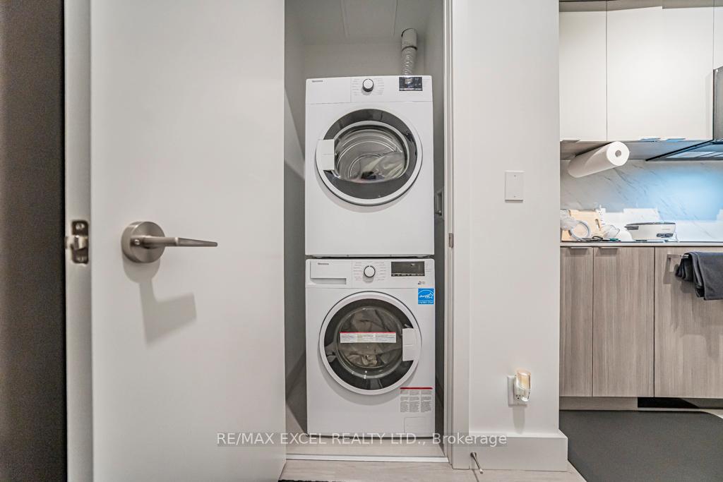 Photo 18 of Unit 302, 625 Sheppard Avenue E, North York, Bayview Village — HOMEH